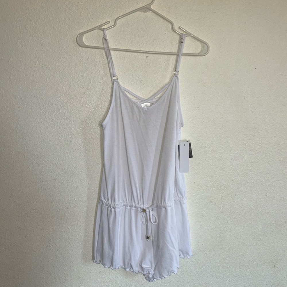 White‎ romper